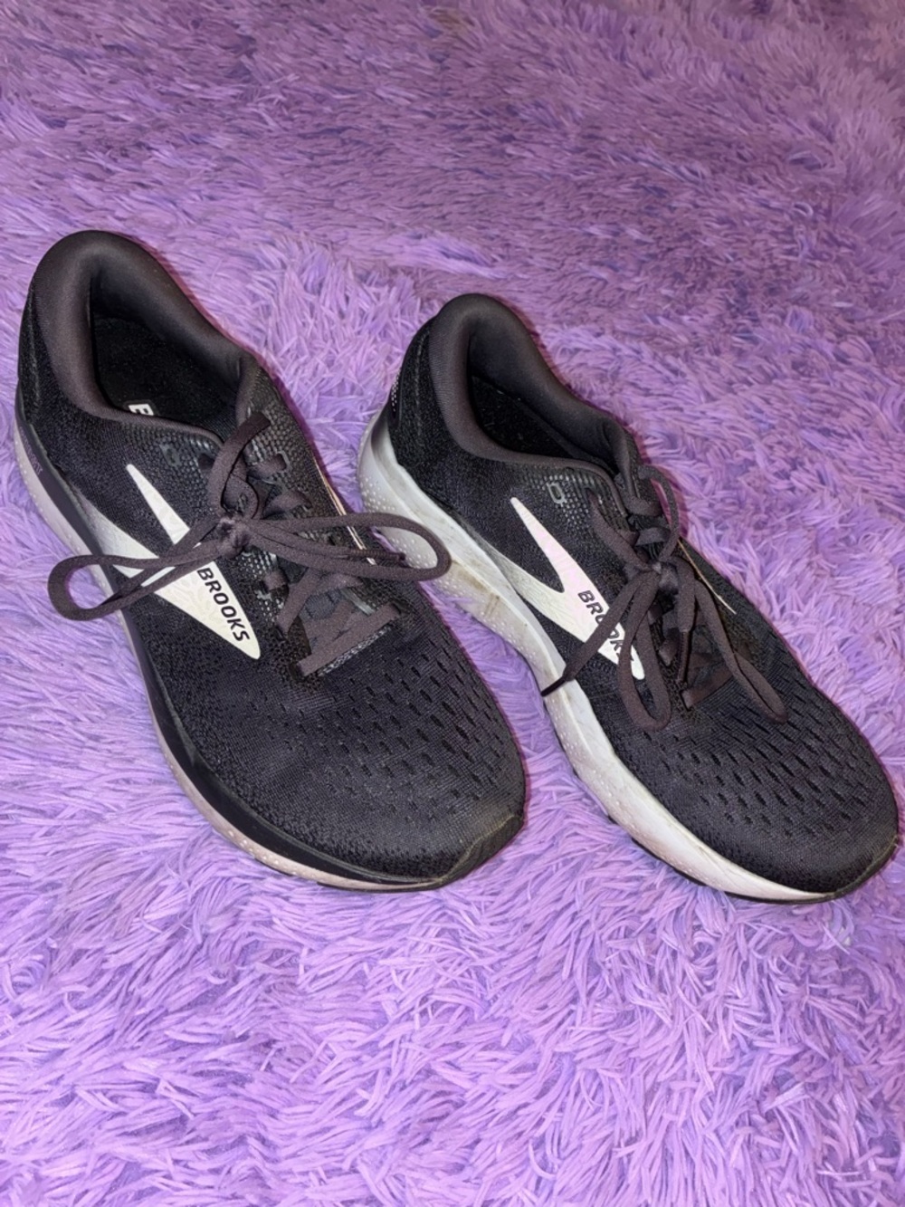 Brooks Ghost Black White Cushioned Mesh Low Top Running Sneakers - Picture 4 of 6